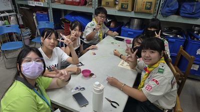 ボーイスカウト体験（プラ板作り）の様子