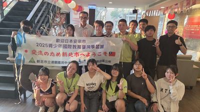 夕食会場にて新店区長との記念撮影