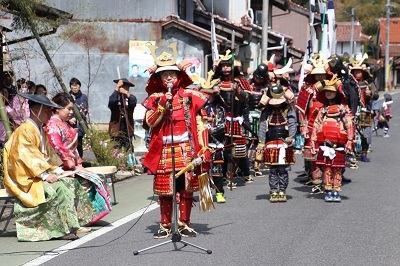 武者行列開催の挨拶を述べる近藤市長の写真