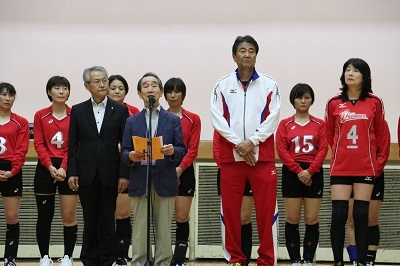 開会式で挨拶を述べる近藤市長の写真