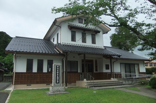 安来市広瀬町名誉町民顕彰館の外観